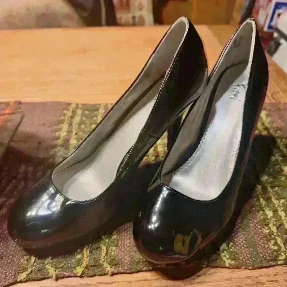 Fioni black heels